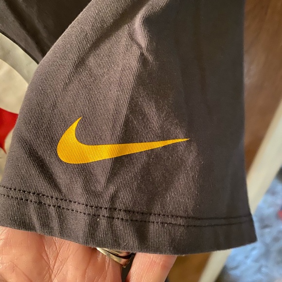 Ladies size L Nike tee with Steelers emblem - Picture 9 of 10